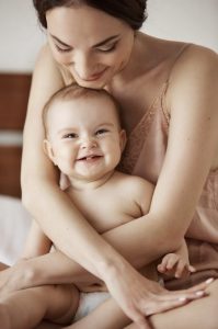 Réflexologie bébé émotionnelle Cannes - Tiffany LEVIS