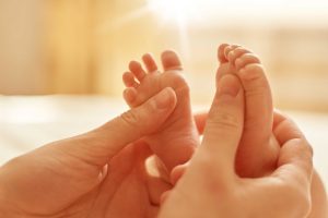 Réflexologie bébé émotionnelle Cannes - Tiffany LEVIS