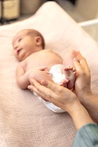 Réflexologie bébé émotionnelle Cannes - Tiffany LEVIS