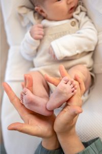Réflexologie bébé émotionnelle Cannes - Tiffany LEVIS